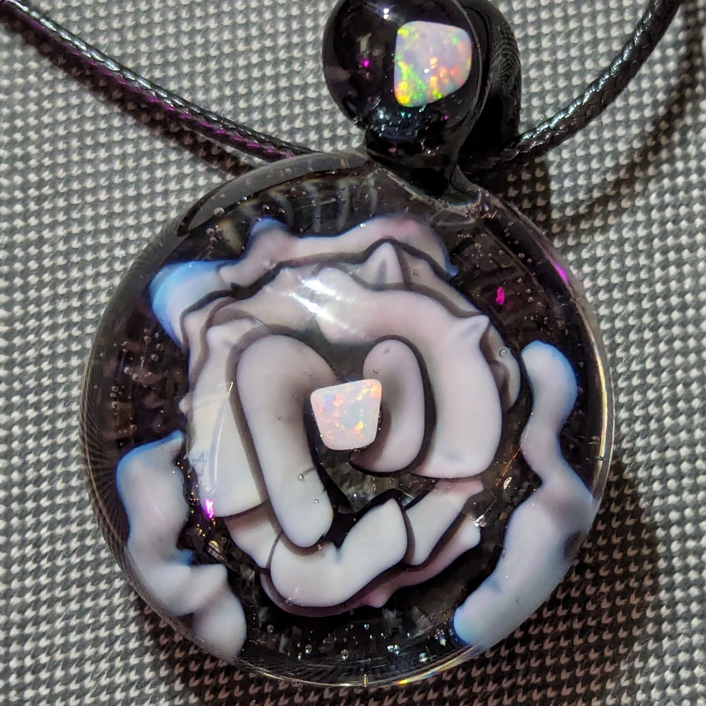 Black & White Flower Marble and UV Pendant Set