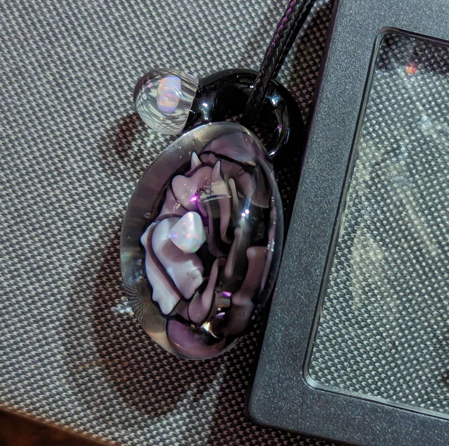 Black & White Flower Marble and UV Pendant Set